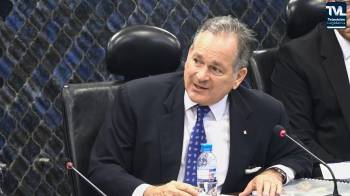 Ministro Navarro durante la presentación de las memorias de MiAmbiente en la Asamblea.