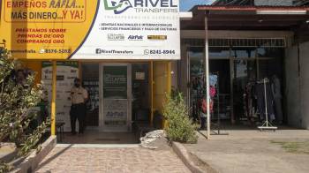 Fachada de una sucursal de envío de remesas, en Managua, Nicaragua.