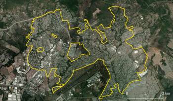 En esta imagen, delimitado en amarillo el clúster de áreas con una alta concentración de vivienda de alquiler (%) en el sector de Tocumen. Esta es un área donde predomina la ocupación por asentamientos informales.