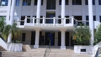 El otro elemento nuevo es que el CPC abre la posibilidad a que la remisión de comunicaciones judiciales sea cursada por personas distintas a los funcionarios del Órgano Judicial.
