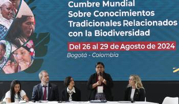 Dolores de Jesús Carnal habla durante la Cumbre Mundial sobre Conocimientos tradicionales en el Jardín Botánico en Bogotá.