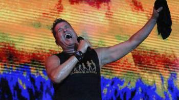 El cantante colombiano Carlos Vives participa en la décima edición del Festival de Jazz de Mompox, el pasado viernes en Mompox, Colombia.