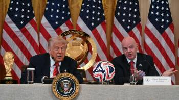 El presidente de los Estados Unidos, Donald Trump (izq.) junto al presidente de la FIFA, Gianni Infantino.