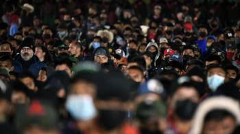 Miembros de la sociedad civil y seguidores del Ejército Zapatista de Liberación Nacional (EZLN), en la conmemoración de su aniversario 30.