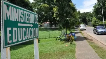 El Ministerio de Educación reiteró que no se puede discriminar por el tipo de cabello natural.