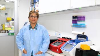 Dra. Anayansi Valderrama en el laboratorio.