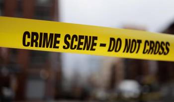 Según recoge el canal NBC, la Policía ubica los tiroteos en la localidad de Levittown y los atribuye a un hombre de 26 años llamado Andre Gordon, que presuntamente disparó y mató con un rifle de asalto a tres personas.