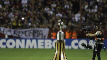 El trofeo de la Copa Libertadores, en el estadio Ciudad de Lanús, Buenos Aires.