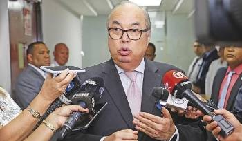 Enrique Lau Cortés, director de la Caja de Seguro Social.