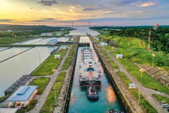 Por el Canal de Panamá transita más del 6 % del comercio mundial.