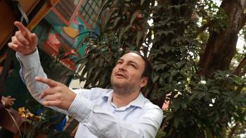 El narrador Emiliano Ruíz Parra habla durante una entrevista con ‘EFE’, en Ciudad de México (México).
