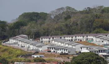 Fotografía de residenciales en la localidad de La Chorrera (Panamá).