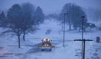Vista de la nieve que se acumuló tras una tormenta en Urbandale, Iowa (EE.UU.), el 12 de enero de 2024.