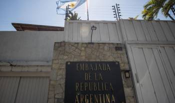 Fotografía de la sede de la Embajada de Argentina el 27 de marzo de 2024 en Caracas.