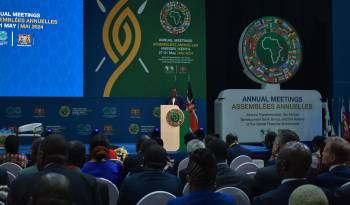 El presidente del Banco Africano de Desarrollo (BAfD), Akinwumi Adesina, interviene en la 59ª reunión anual de la institución en Nairobi, Kenia, este jueves. La estructura de la deuda que soportan los países africanos ha cambiado en los últimos años y es ahora en su mayoría comercial, cara y de corto plazo, lamentó Adesina.