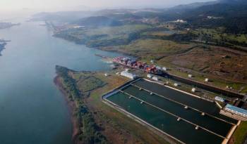 Por el canal de Panamá cruza el 6% del comercio mundial, y representa casi el 60% de la carga de contenedores.