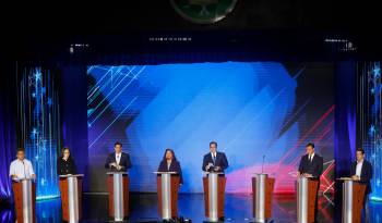 Los siete candidatos a la Presidencia de la República en el primer debate presidencial.