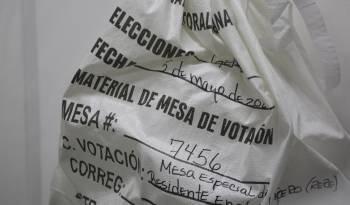Fotografía de materiales que se usarán durante la recepción del voto en el Tribunal Electoral este lunes 22 de abril de 2024, en la ciudad de Panamá.