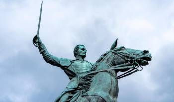 Una estatua de Simón Bolívar