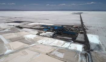 Vista aérea de la primera planta estatal de carbonato de litio de Bolivia en el municipio de Colcha “K”, al sur del Salar de Uyuni, en el departamento de Potosí, Bolivia, el 15 de diciembre de 2023.