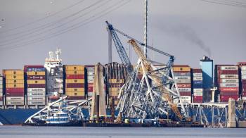 Las tareas de limpieza y retirada de escombros del colapsado puente de Baltimore continúan este domingo, una operación que será extensa y complicada, y al punto que aún no se puede programar una fecha tentativa para la reapertura del tráfico marítimo, alertaron las autoridades.