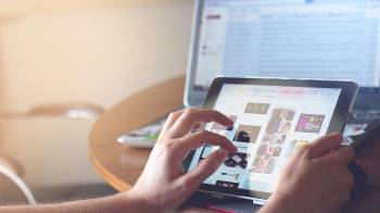 El internet es usado por los estudiantes para tener acceso a información educativa.