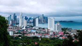 Panamá posee un ‘hub’ logístico, centro financiero, estabilidad económica, seguridad y regímenes especiales que favorecen a las empresas.