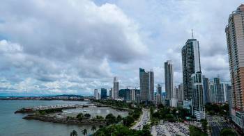 La economía de Panamá, que ha sido pujante y ha logrado mantener el liderazgo de la región por más de tres décadas, ahora deberá superar el desafío de sanear sus finanzas y recuperar su dinamismo.