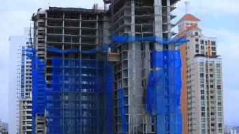Varias obras de construcción se encuentran paralizadas por las protestas que se dan en rechazo a las reformas de la CSS.