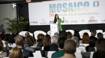 Los expositores compartieron en un interesante intercambio de ideas junto a la periodista y politóloga, Sabrina Bacal, moderadora del encuentro.