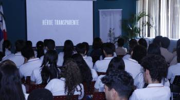 Proyección de ‘Héroe transparente’ en la Biblioteca Nacional.
