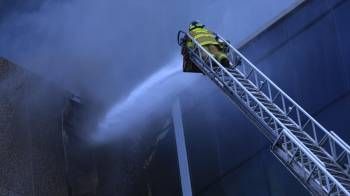 En la extinción del incendio participa personal de tres estaciones