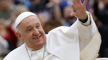 FOTODELDIA CIUDAD DEL VATICANO (VATICANO) 21/04/2025.- Fotografía de archivo del pasado 20 de noviembre de 2024 que muestra al papa Francisco durante una audiencia general en la Plaza de San Pedro en el Vaticano. El papa Francisco falleció este lunes a las 7.35 horas (5.35 GMT) en su residencia de la Casa Santa Marta, anunció en un vídeo mensaje el camarlengo, el cardenal Kevin Joseph FarrelEFE/ Fabio Frustaci