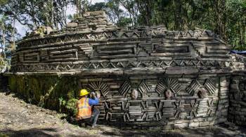 El descubrimiento de más de 100 estructuras marca un hito en las investigaciones arqueológicas que se hacen en ese sitio de la civilización prehispánica Chachapoya, en la región selvática de San Martín, informó WMF.