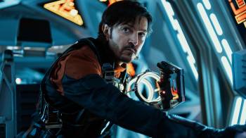 Fotograma de la serie ‘Andor’, con Diego Luna.
