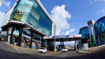 La Zona Libre de Colón es un centro logístico multimodal de gran importancia en el hemisferio occidental y el comercio internacional, que aporta al producto interno bruto del país, 7,4 %.