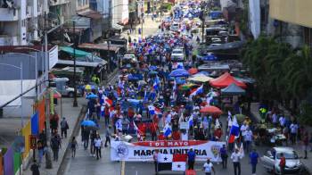 Marcha por la ciudad de Panamá en rechazo a la ley de que modifica la Caja de Seguro Social.