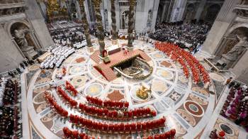 En el cortejo también participarán los secretarios de los cardenales, ceremonieros pontificios, diáconos y prelados.