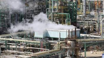 Fotografía fechada el 18 de julio de 2017 que muestra las instalaciones del Proyecto de Modernización de la Refinería de Talara, en la región de Piura, en la costa norte peruana a unos 1000 kilómetros de la ciudad de Lima, Perú.
