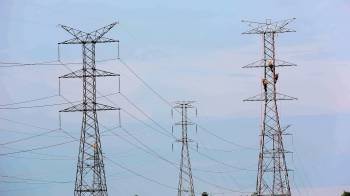 En su diseño inicial, la línea sería construida con una capacidad de operación de 500 kilovoltios.
