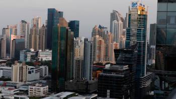 En Panamá, la tasa de desempleo descendió de 18 % en 2020 a 7.4% en 2023 y casi la mitad (47.4 %) de la población ocupada está en la informalidad.