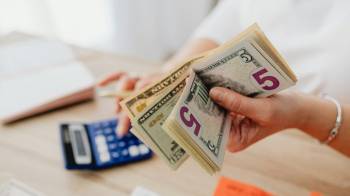 La brecha salarial entre hombres y mujeres en Panamá se distancia más en lugar de cerrarse.