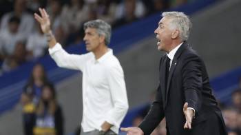 El técnico del Real Madrid, Carlo Ancelotti (der.) y el de la Real Sociedad vasco, Imanol Alguacil.