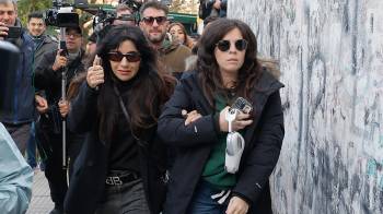 Foto de archivo de las hijas de Diego Maradona, Gianina Maradona (i) y Dalma Maradona.