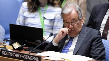 El secretario general de la ONU, Antonio Guterres, observa durante una reunión del Consejo de Seguridad de la ONU para debatir la situación en Oriente Medio en la sede de la ONU en Nueva York el 29 de abril de 2025.