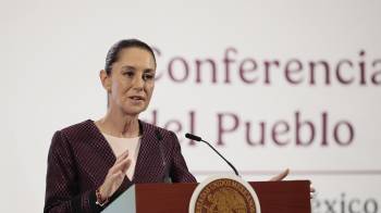 La presidenta de México, Claudia Sheinbaum, participa durante su conferencia de prensa en Palacio Nacional de la Ciudad de México.