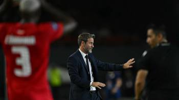 Thomas Christiansen dirigiendo un partido de la selección de Panamá.