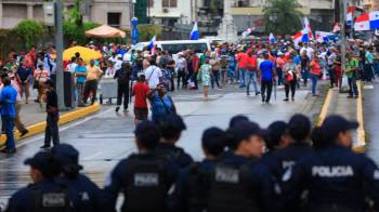 Las consecuencias y los enfrenamientos que ha generado el empecinamiento presidencial, lo conducente es que se superen las alternativas limitadas a las opciones de escoger entre mantener o derogar la Ley 462.