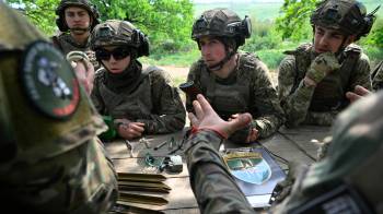 Jóvenes miembros de la 28.ª Brigada Mecanizada Separada, reclutados bajo un nuevo modelo de servicio militar voluntario llamado.
