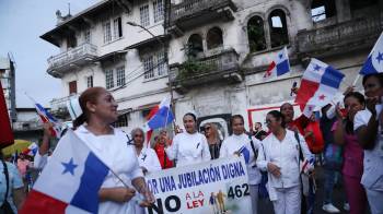 La Ley 462 ha generado amplio rechazo entre diferentes sectores, que temen un retroceso en derechos adquiridos y condiciones laborales.